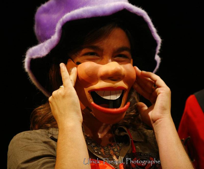 LA MALLE AUX SECRETS : Un spectacle pour enfants avec de la magie, de la ventriloquie et de l'humour !