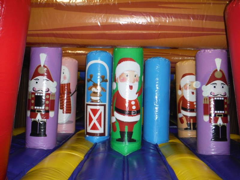 louer structure gonflable de noel pour enfant sur marseille et toulon