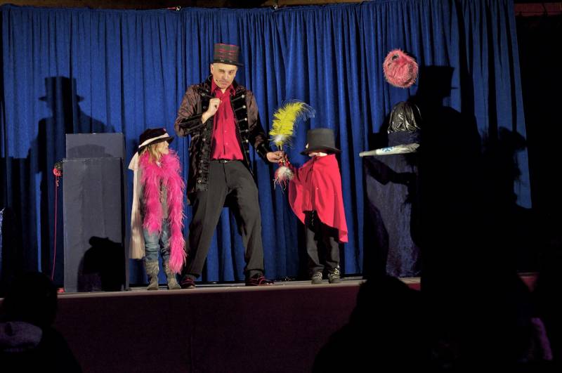 UN CADEAU POUR LE PERE NOEL : Un spectacle qui inverse les rôles pour Noël !