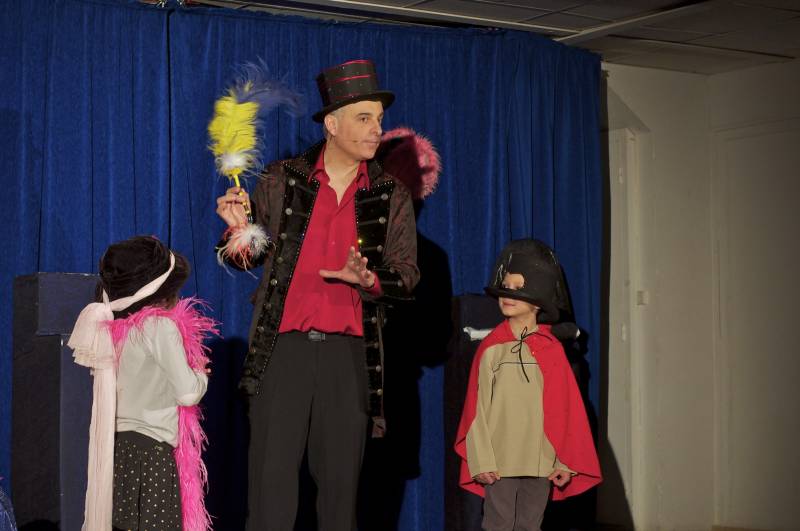 UN CADEAU POUR LE PERE NOEL : Un spectacle qui inverse les rôles pour Noël !