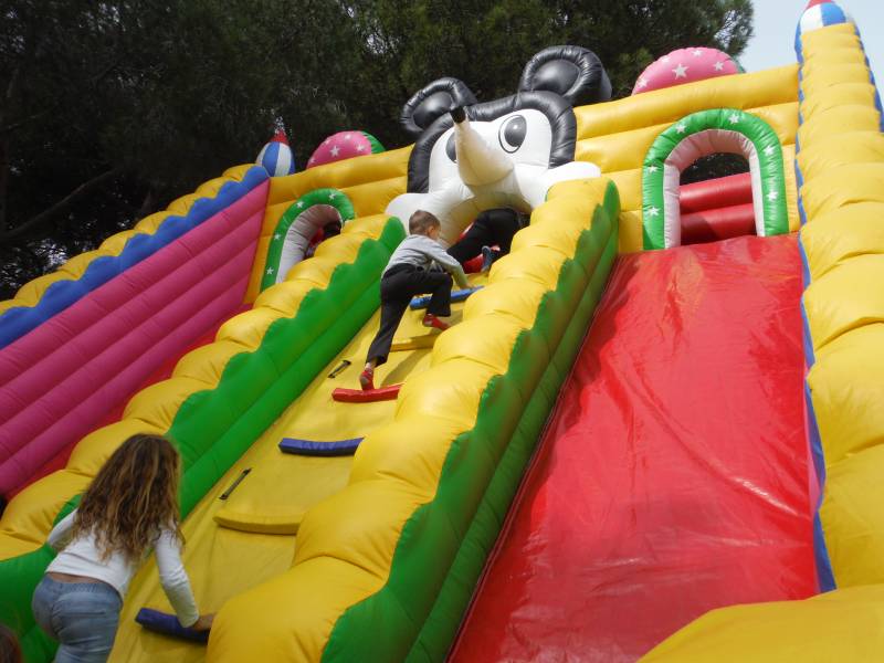 louer structure gonflable kermesse auriol et trets