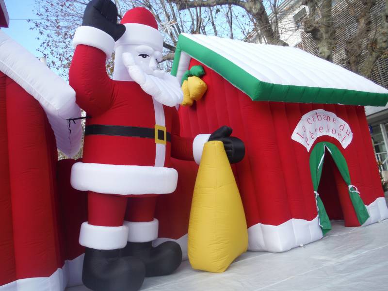 decoration de noel gonflable sur vitrolle et gignac
