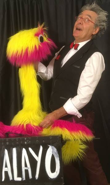 LES APPRENTIS LUTINS DU PÈRE NOEL : Un spectacle de magie et ventriloquie familial avec beaucoup de participation