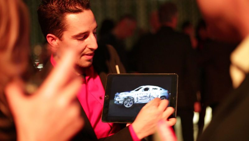 Magicien avec tablette numérique à Aubagne