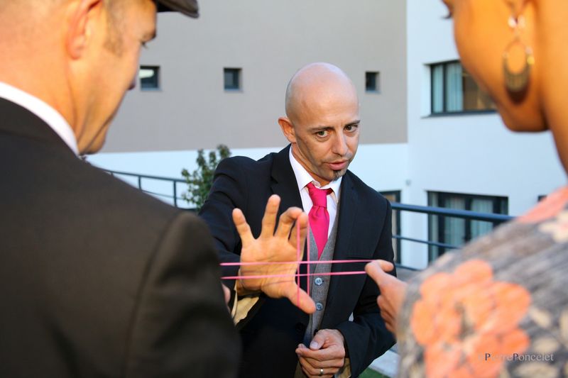 Magie close up pour soirée d'entreprise à Aubagne