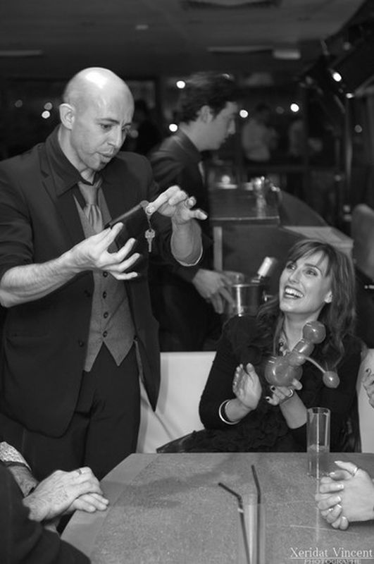 Animation magicien close up pour mariage à Avignon