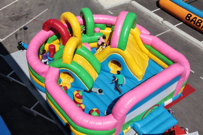 Location de structures gonflables pour Arbres de Noël à Martigues