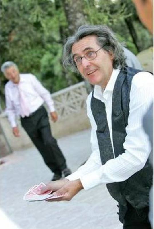 Magicien close up pour vos salon professionnel à Toulon