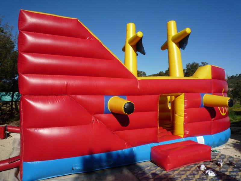 location pour vos anniversaire d'un chateau gonflable a théme sur les penes mirabeau et plan de campagne