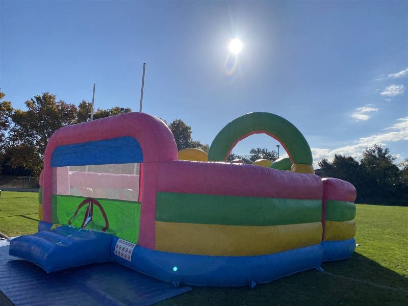 château gonflable à marseille et aubagne