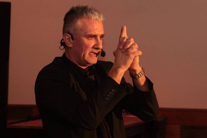 ET SI SEULEMENT : Mentalisme, humour et illusion pour vos fêtes de fin d'année