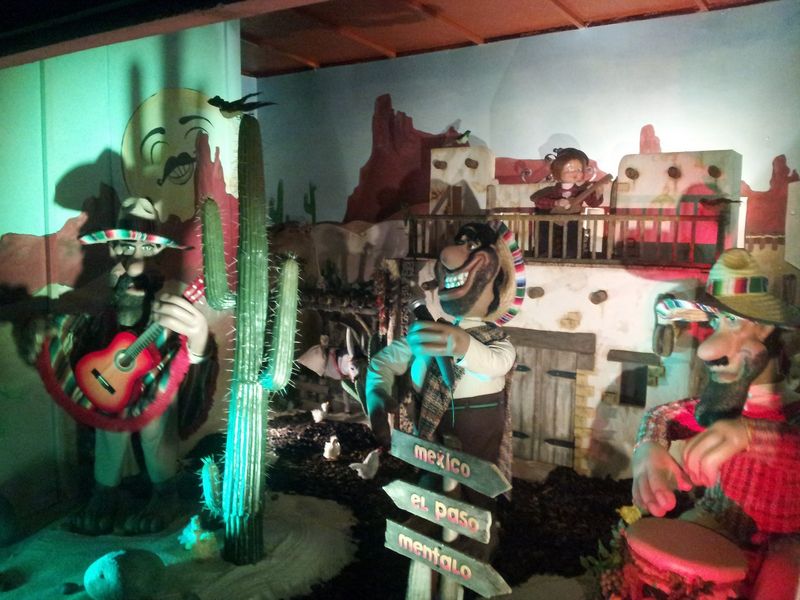 Arbre de Noël au Village des Automates et Parc Montopoto à Saint Cannat