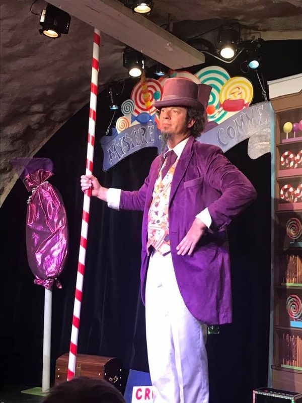 MYSTÈRE ET BOULE DE GOMME : un spectacle avec un magicien plein de surprises