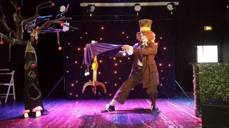 spectacle de magie Le Chapelier toqué à Marseille, Aix en Provence et Toulon